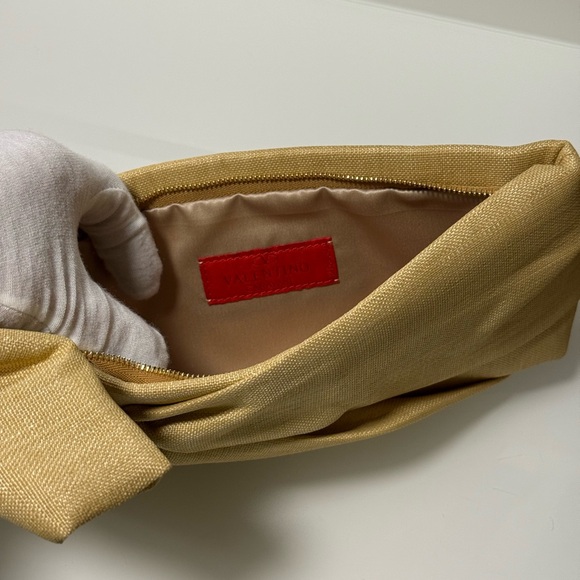 Vintage Valentino Garavani Bow Clutch - Picture 12 of 14